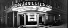 Fachada del Cine Velussia: vista de la entrada con el letrero iluminado. ACCHS. Signatura: ATN/LLL/0106/5992
